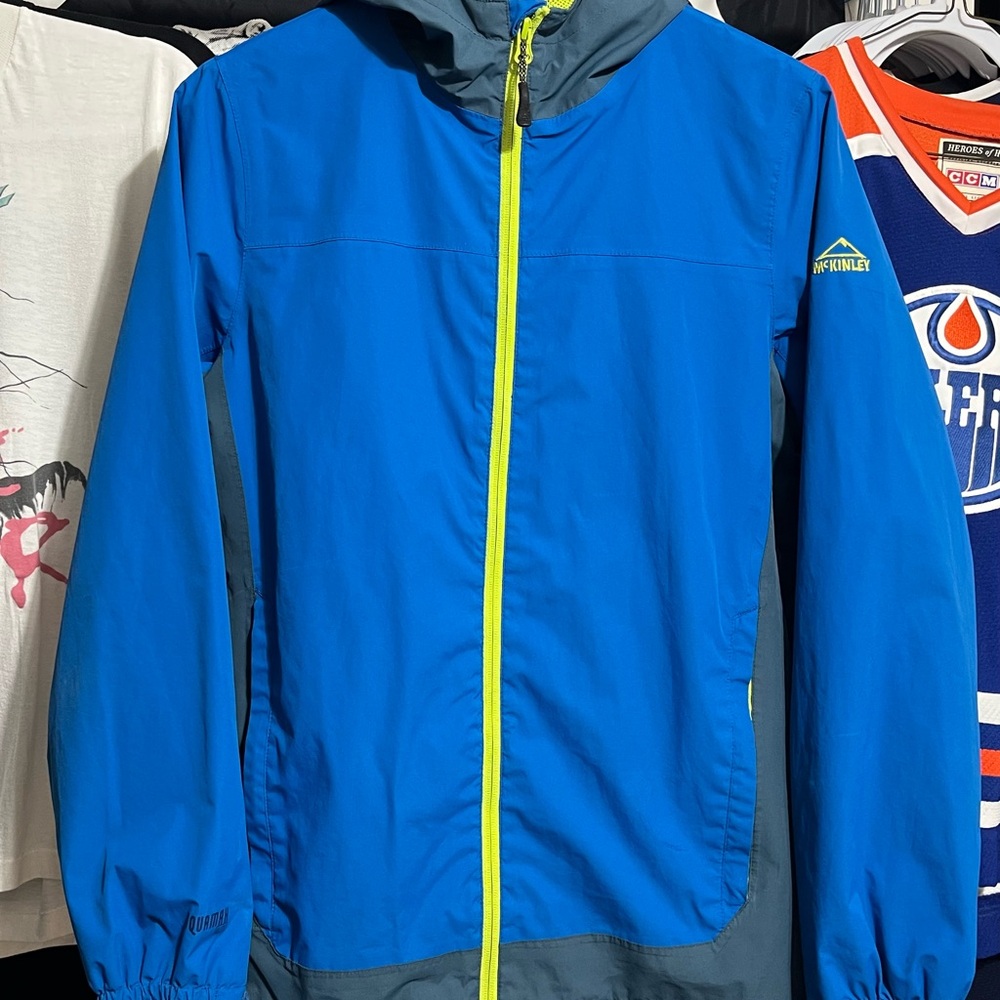 McKinley aquamax rain jacket/ windbreaker Youth XL